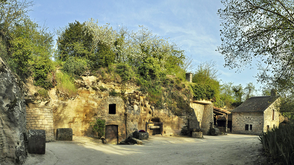 Rochemenier, village troglodytique