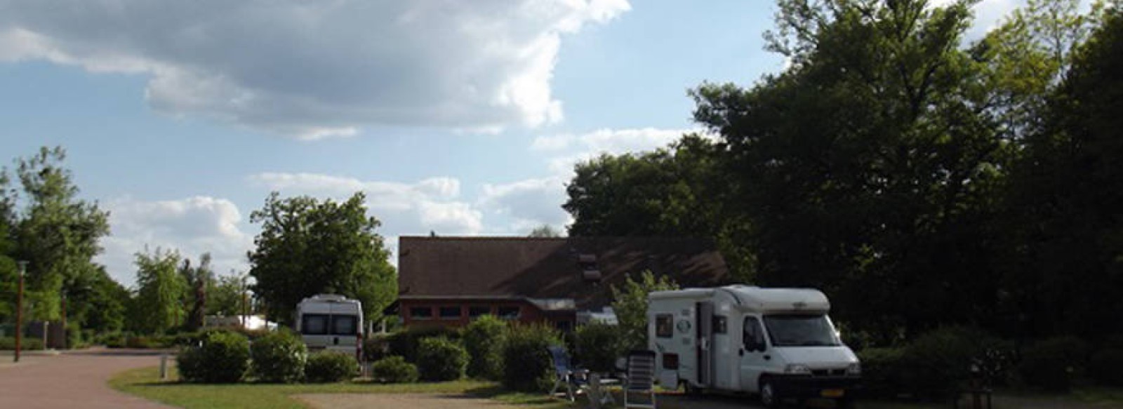 Aire de services camping-cars - Camping OnlyCamp Le Pont Romain
