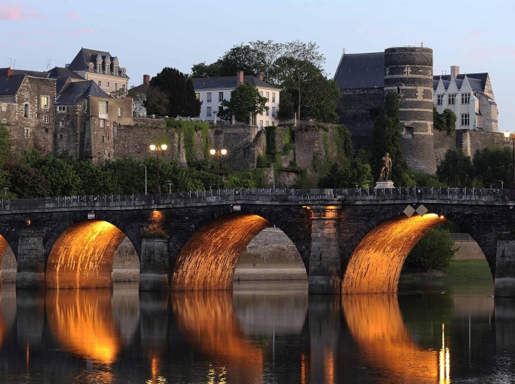 Pont de Verdun et château d'Angers